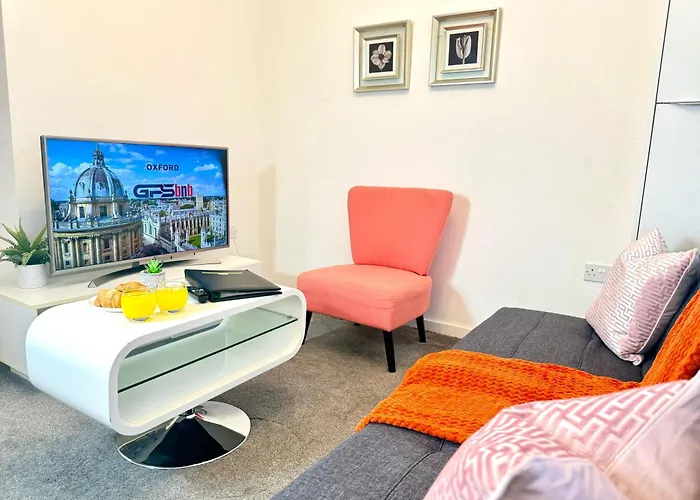 Walnut Flats-F5, Stylish 1-Bedroom - Parking, Netflix, Wifi - Close To Oxford, Bicester & Blenheim Palace