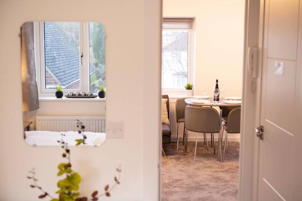 Apartment Walnut Flats: Stylish Oxford-area With Netflix