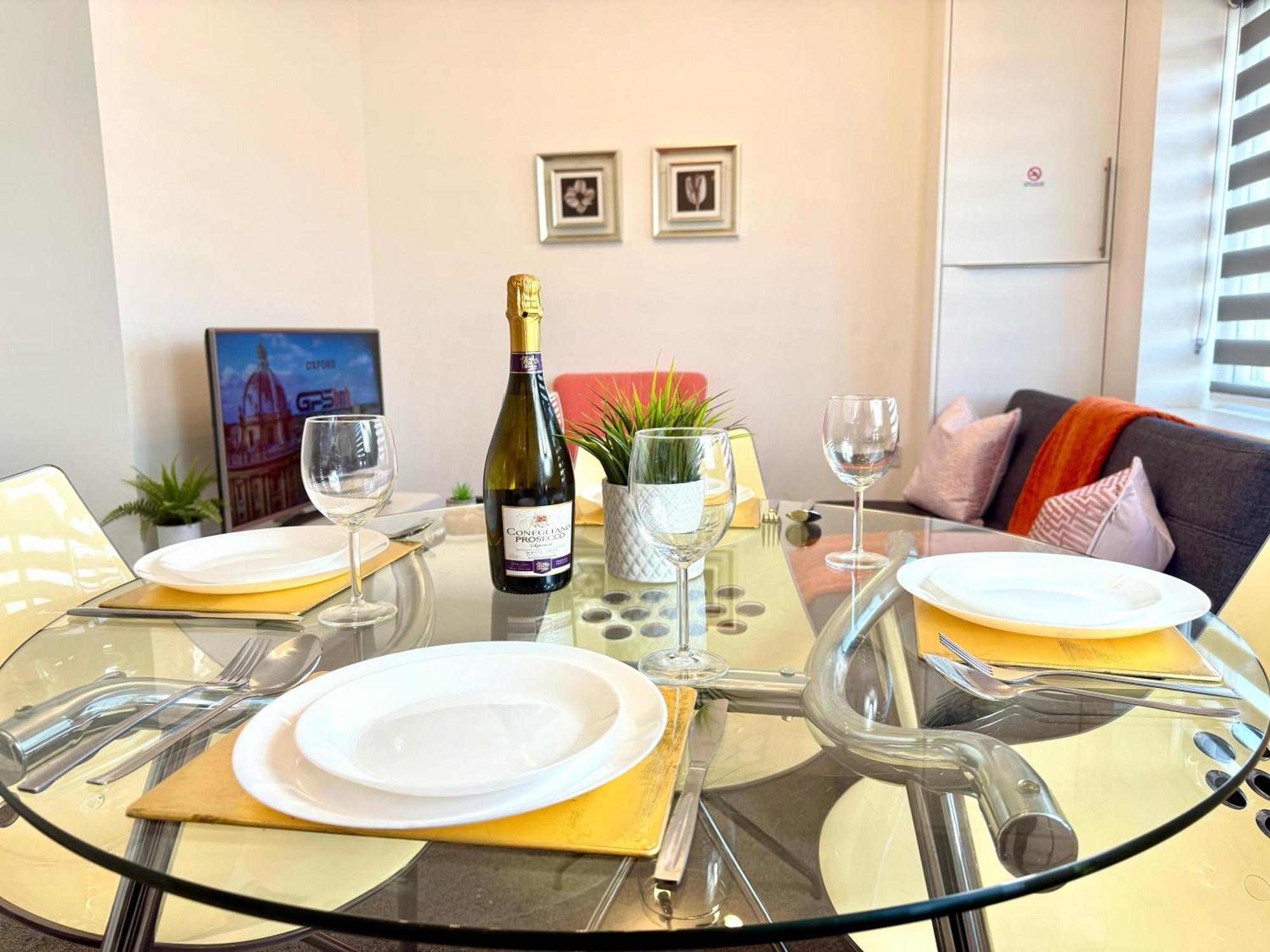 Walnut Flats: Stylish Oxford-area With Netflix Apartment Kidlington